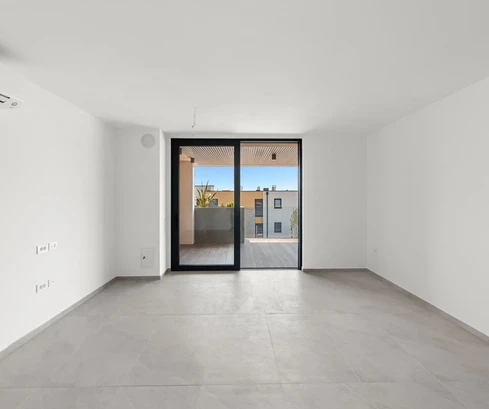 Apartment for sale in Novigrad with a garden and terrace in Croatia