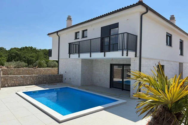 Malinska - Maison jumelée avec piscine, à 150 m de la mer