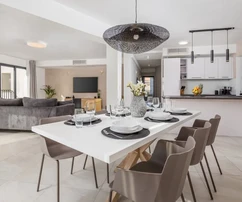 NEWLY RENOVATED LUXURY VILLA WITH TWO APARTMENTS, IN AN EXCLUSIVE LOCATION, 100 M FROM THE SEA!