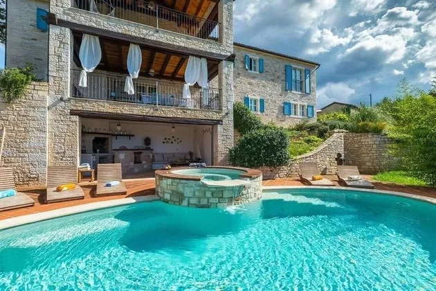 Unikalnie zaprojektowana willa z kamienia z widokiem na morze i basenem, Istria, Sveti Lovreč