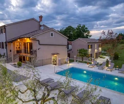 Istrie, Pićan: Pozemek s 3 vilami na velkém pozemku