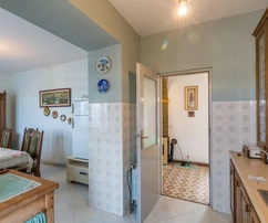 Obytný a obchodný dom na predaj v meste Buje, Istria v Chorvátsku