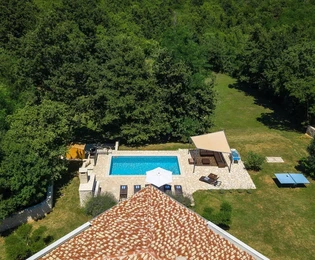 Labin, Kršan, wunderschönes Einfamilienhaus mit Pool auf einem großzügigen Grundstück von 4261 m², ruhige Lage