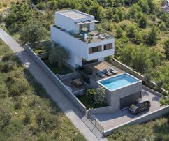 Luxusvilla mit fünf Schlafzimmern und Pool in der Umgebung von Split