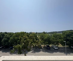 Appartamento con due camere da letto e terrazza panoramica in vendita a Rovigno in Croazia