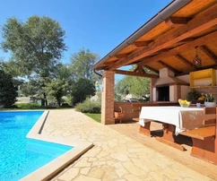 Schönes Erdgeschosshaus mit Pool, Istrien, Marčana