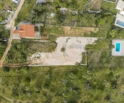 Vinišće, parcela edificable de 1880 m2 cerca del mar y de la playa