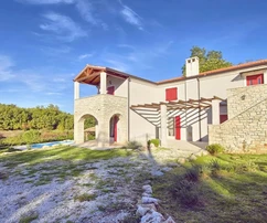 Isztria, Poreč környéke, rusztikus isztriai villa medencével és tágas udvarral eladó