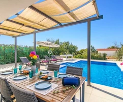 Chytrý dům s bazénem na prodej v Istrii v Chorvatsku