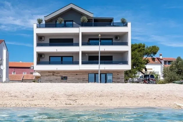 Vodice, Srima - ERSTE REIHE AM MEER * MEERBLICK * Wohnung mit Garten