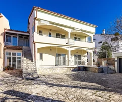 Istria, Rovigno, spazioso appartamento con terrazza e giardino in vendita