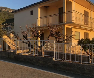 Spaziosa casa in vendita con vista sul mare a Komiža in Croazia