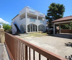 Samostatný dům 85 m od moře na jižní straně ostrova Vir