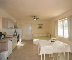 Rab, Barbat, dvojizbový byt s výhľadom na more, 200 m od mora, 105 m²