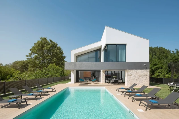 Villa moderna con piscina en venta en Ližnjan, Croacia
