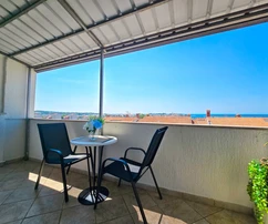 APARTMÁN BLÍZKO CENTRA MĚSTA A PLÁŽE S PANORAMATICKÝM VÝHLEDEM NA MOŘE A MĚSTO POREČ