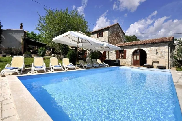 Villa istrienne en pierre avec piscine, grand jardin, Istrie centrale, Zminj.