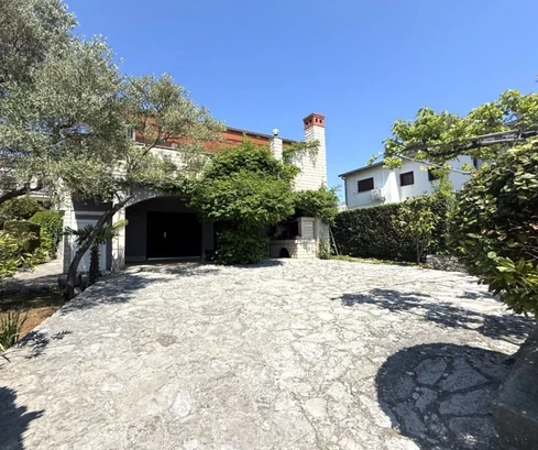 Casa indipendente in una posizione esclusiva, a 100 m dalla spiaggia!