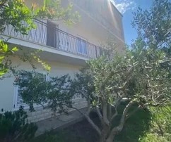 Rozdelené okolie, Srinjine, samostatne stojaci dom 374&nbsp;m2 so záhradou, garážou