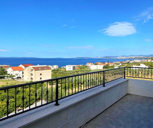 Casa de zona espléndida en Split con apartamentos con vista al mar en venta