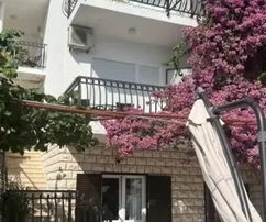 Trogir, Saldun, casa adosada de 430 m2, garaje, primera línea de mar, a 20 m de la playa