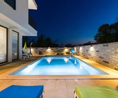 Krásná vila s bazénem blízko moře, Istrie, Medulin