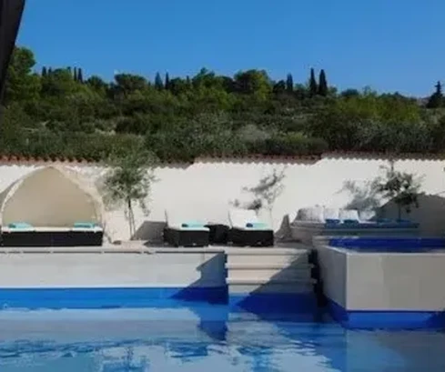 Brač, Sutivan, detached house 307m2 with pool and garden