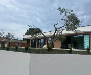 Moderna casa de una sola planta con piscina en venta en Labin, Croacia