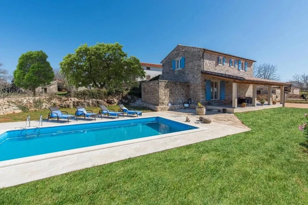 Villa mit Pool und großem Garten zu verkaufen in Kroatien