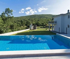 Maison de vacances moderne avec piscine à vendre à Lokvičići en Croatie