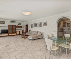 Luxusvilla eladó Umagban, mindössze 30 méterre a tengertől Horvátországban