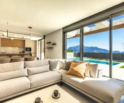 Residencial Maravilla : nouvelles villas avec piscine et vue sur mer à Polop
