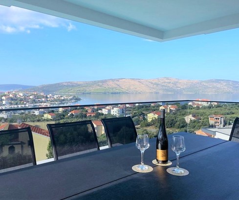 Lussuosa villa a Trogir con splendida vista sul mare in vendita