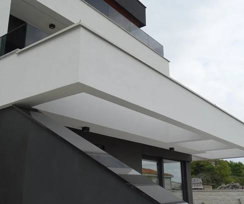 Luxus penthouse Krk szigetén, tengerhez közel eladó Horvátországban