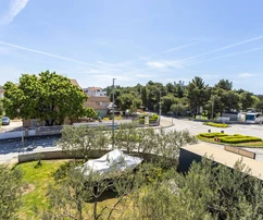 Rodinný dům na prodej 250 metrů od pláže ve Vodici v Chorvatsku