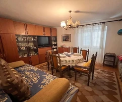 Старый каменный дом с видом на море