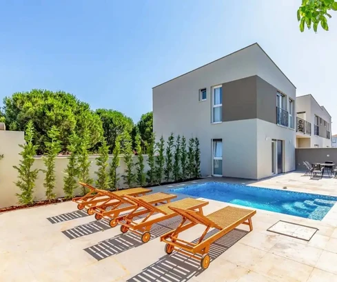 Samostatne stojaci rodinný dom s bazénom na predaj v Pule v Chorvátsku