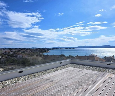 Appartement avec vue panoramique sur la mer à vendre en Croatie