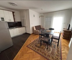 Modern villa apartmanokkal tengerre néző panorámával eladó Horvátországban