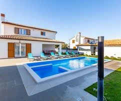 Casa di bellezza su tre piani con piscina, Istria, Ližnjan