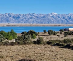 Nueva construcción en el primer piso con vista panorámica al mar y al Velebit