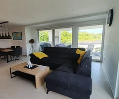 Tenger melletti apartman, Krk-sziget, Malinska, közel a strandhoz!