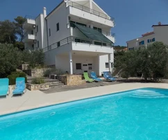 Trogir, Saldun, casa indipendente di 485 m2 con piscina di 32 m2, vista mare