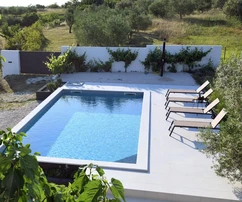 Moderna villa con piscina y amplio jardín en venta en Croacia