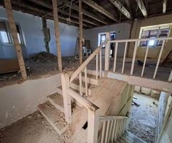 STARA KAMENA DVOJNA KUĆA S ZAPOČETOM RENOVACIJOM, PRVI RED DO MORA!