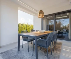 Istria, Svetvinčenat, elegante casa independiente con piscina rodeada de vegetación