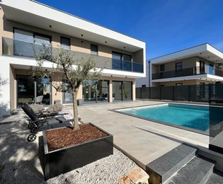 Vila s bazenom na prodaju u Istri Svetvinčenat