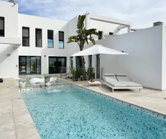 Villa de luxe avec spa privé et vue panoramique sur la mer