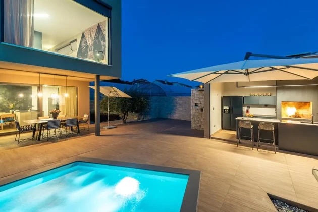 Istria, Umag: Modern designer home with pool