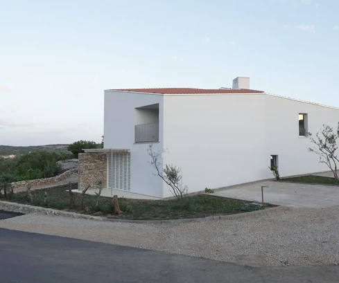 APPARTEMENT AVEC JARDIN ET VUE SUR LA MER, DANS UN ENDROIT CALME !